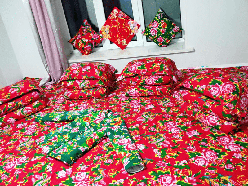 一直以来,"红绿花布=土"成为了大多数人的思维钢印,但不得不承认的是