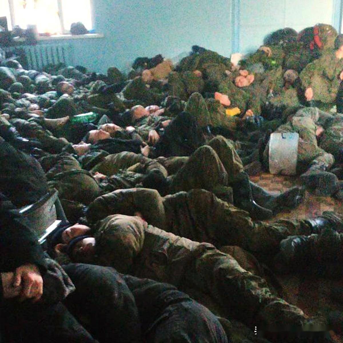 俄军士兵喝醉酒:把军官打死判15年!议员:军内都是醉鬼很正常!