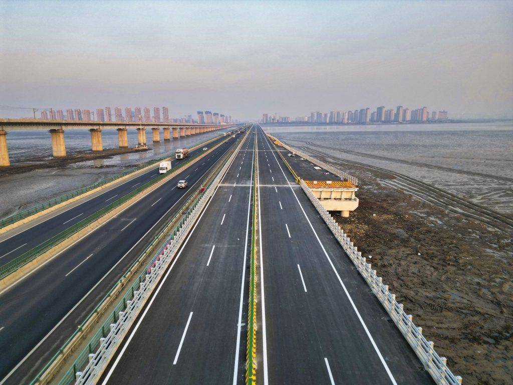 青兰高速公路改扩建工程今日正式通车_施工_青岛市_海域