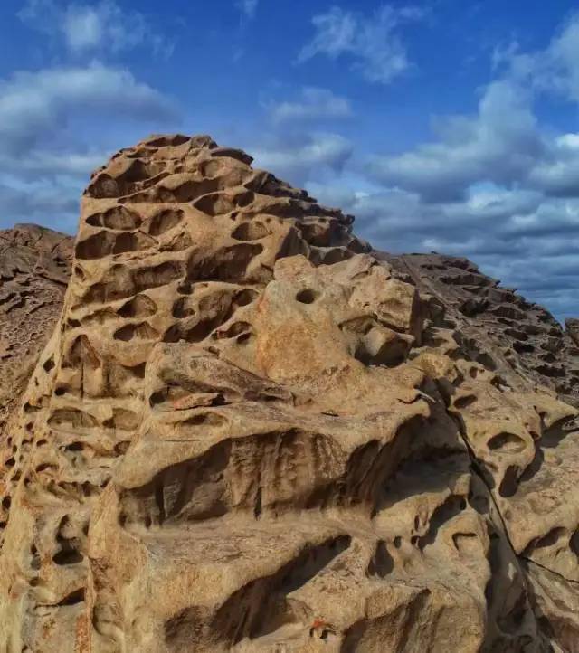 巴里坤怪石山风景描述图片