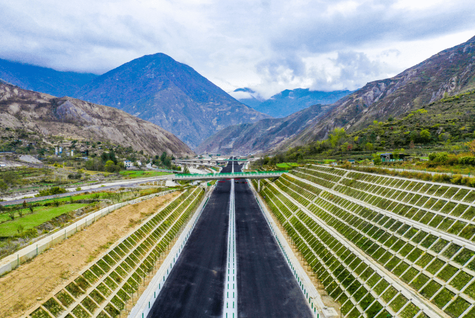 武九高速公路顺利通车71公里_建设_项目_发展