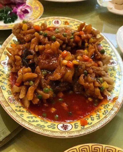 23,仿膳饭庄地址:地安门外大街29号人均:127元推荐:麻酱糖饼(图片来自