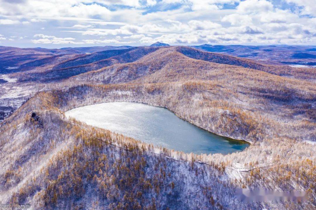 推荐理由: 冬天的阿尔山国家森林公园冰凝雪积,白霜铺地,雾凇起舞