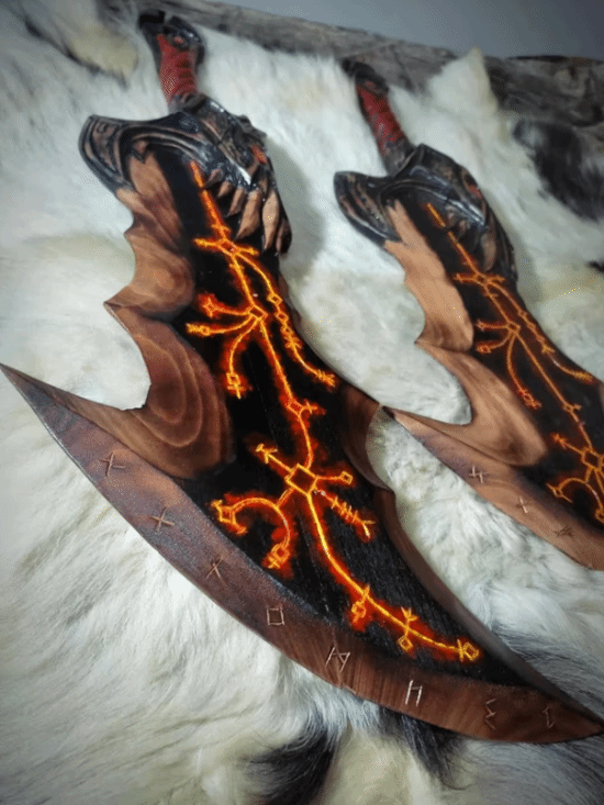 玩家手工打造《战神》混沌之刃 符文刀光乍现_诸神_北欧_雕刻