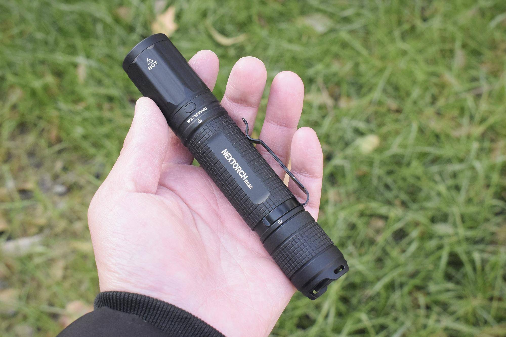 纳丽德e52c通勤手电体验_高亮度_电筒_电量