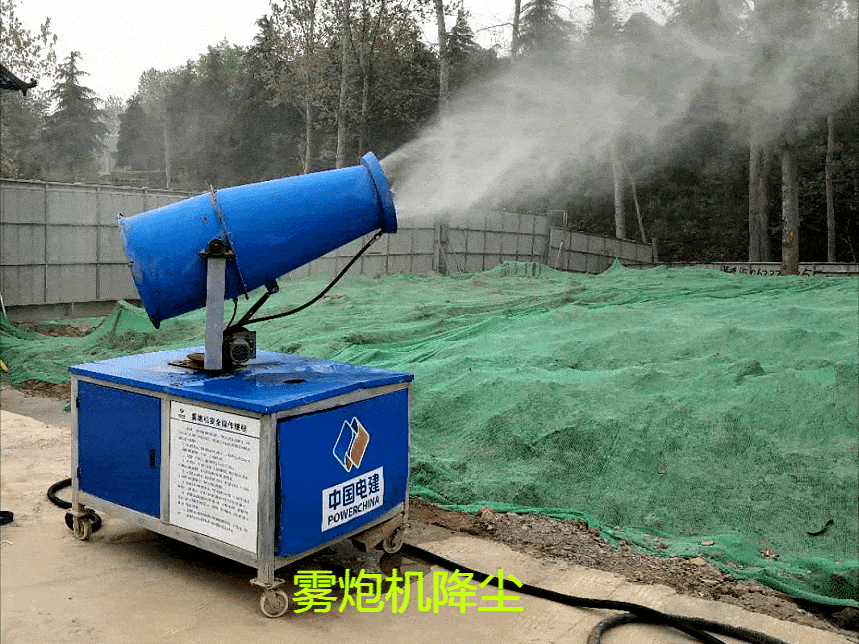 围挡区域全部加盖仿真草皮,实现施工现场与道路完全隔离,阻挡部分