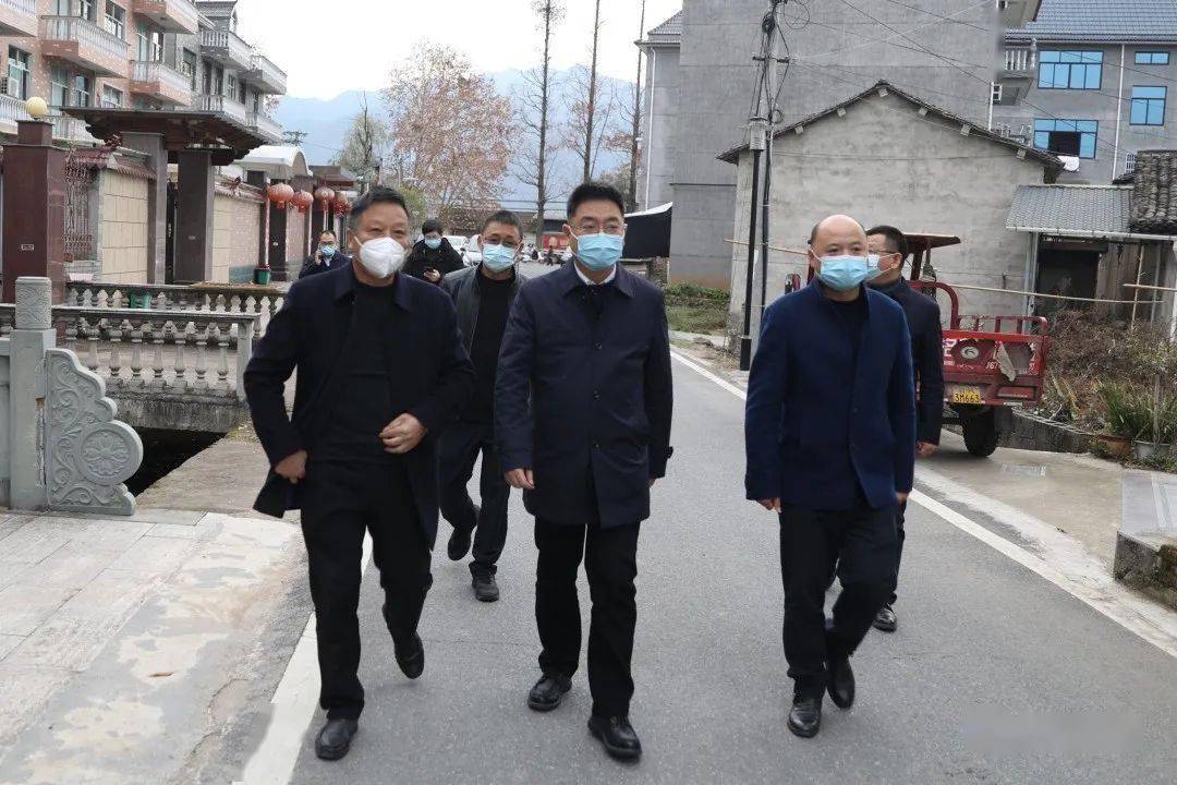 梁海刚开展"大调研大走访大服务大解题"活动_生产_企业_防控