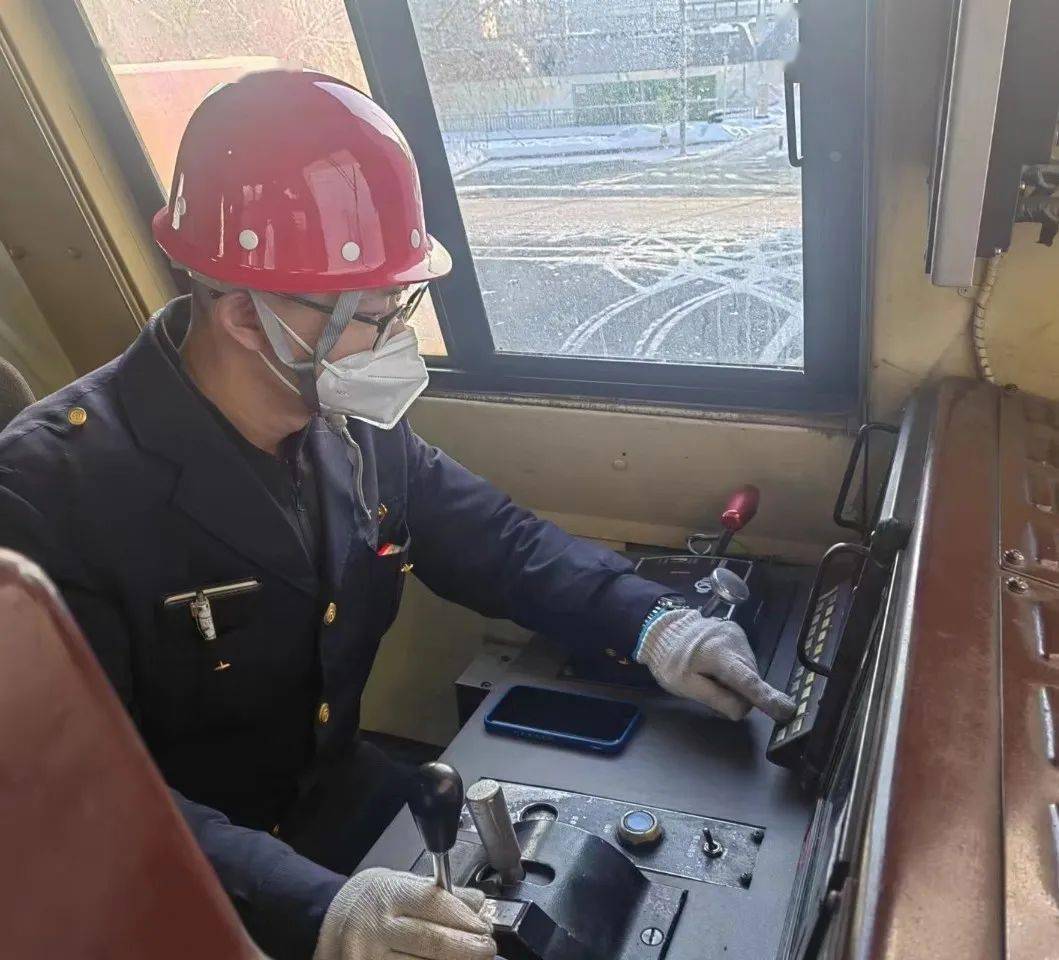 了解hxn5型内燃机车构造,操纵技能,通过现场观摩,制订操纵要领一览表