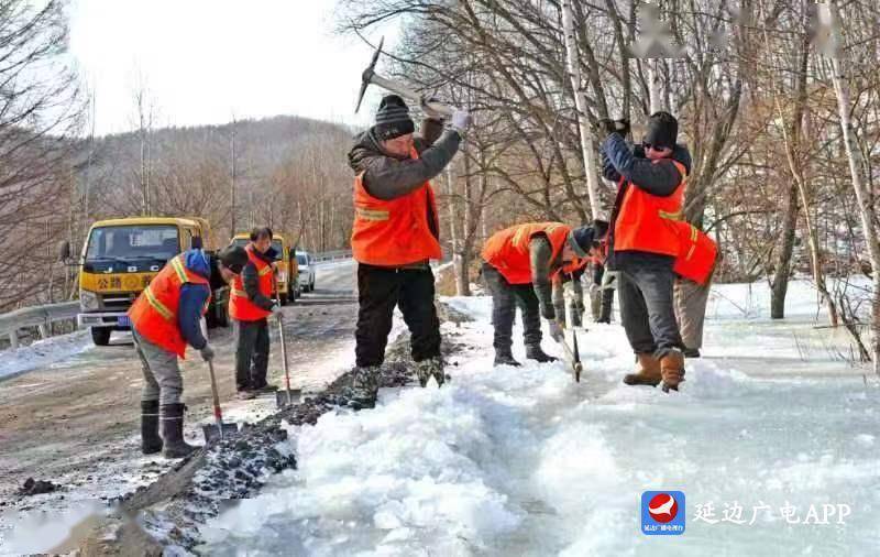 保卫春运安然路 除雪抗滑保通顺