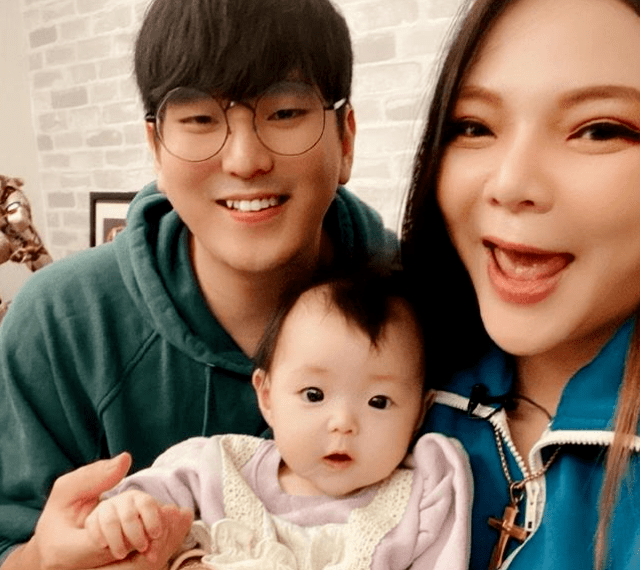 小甜甜自曝被家暴,勇敢晒出报警证据,双方女儿刚满一岁_事情_时候