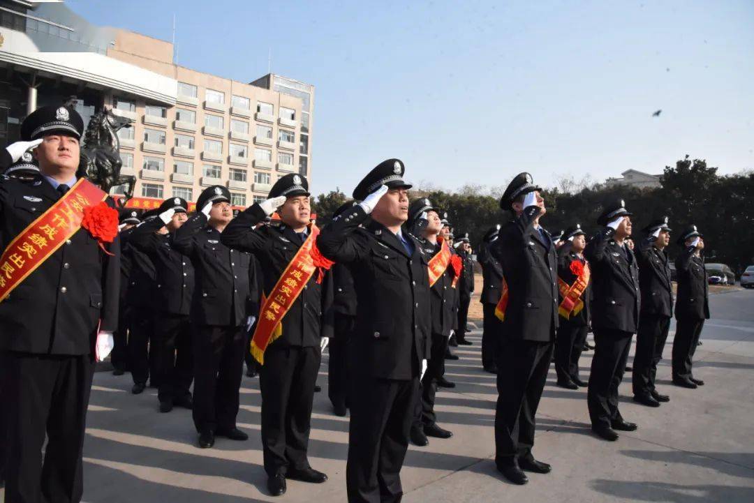 许昌市公安局魏都分局举行人民警察节升国旗仪式暨重温入警誓词活动