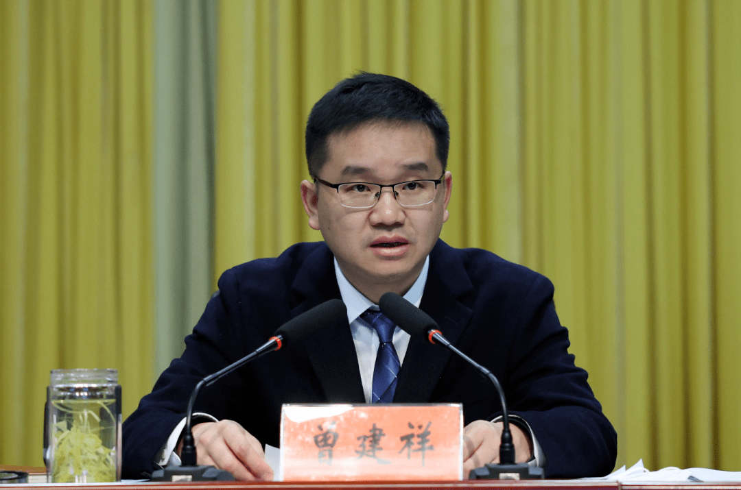 县委书记陈灿讲话,县委副书记,县长曾建祥安排部署工作.