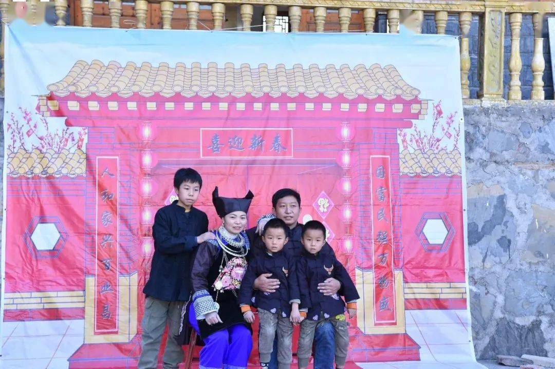 新春走基层三穗县摄影家协会到寨头村开展迎春接福福进万家公益活动