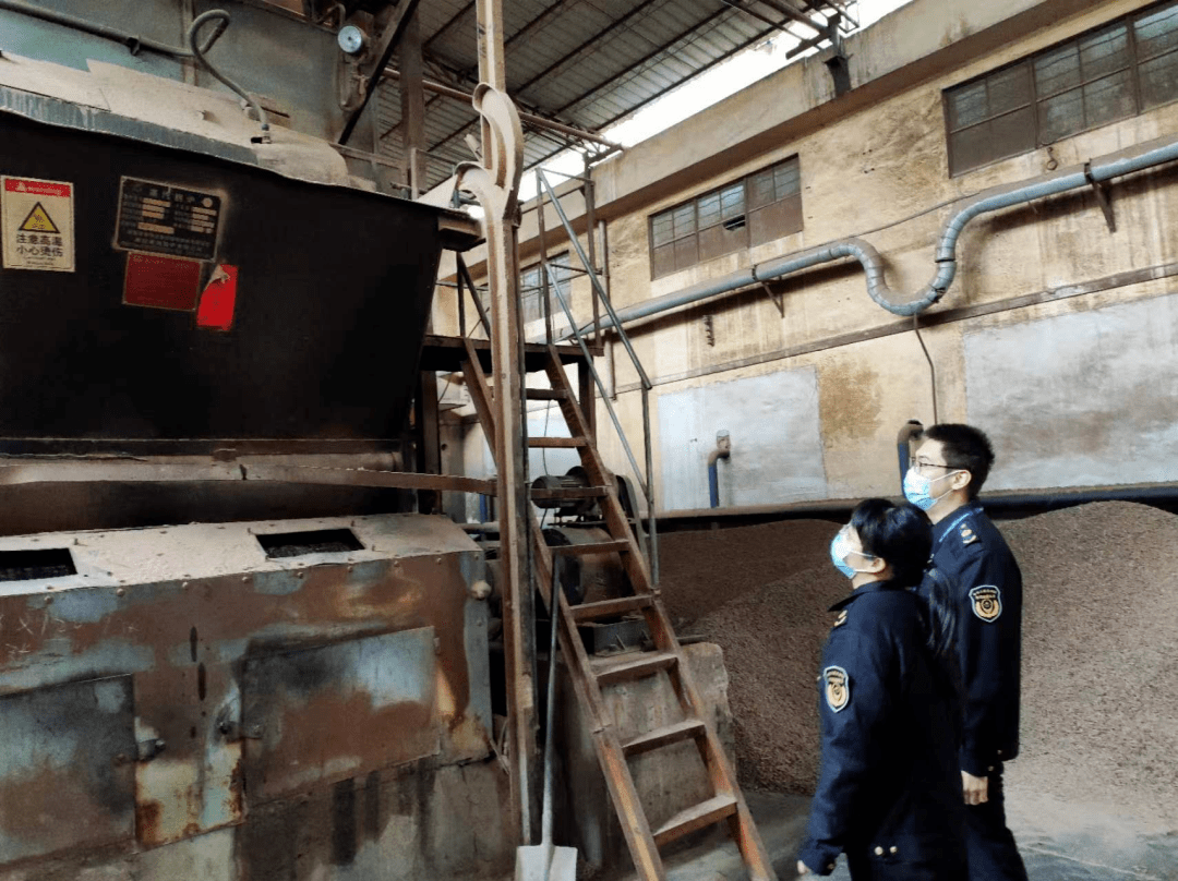 登记,是否经检验合格且在检验有效期内,作业人员是否持证上岗等情况