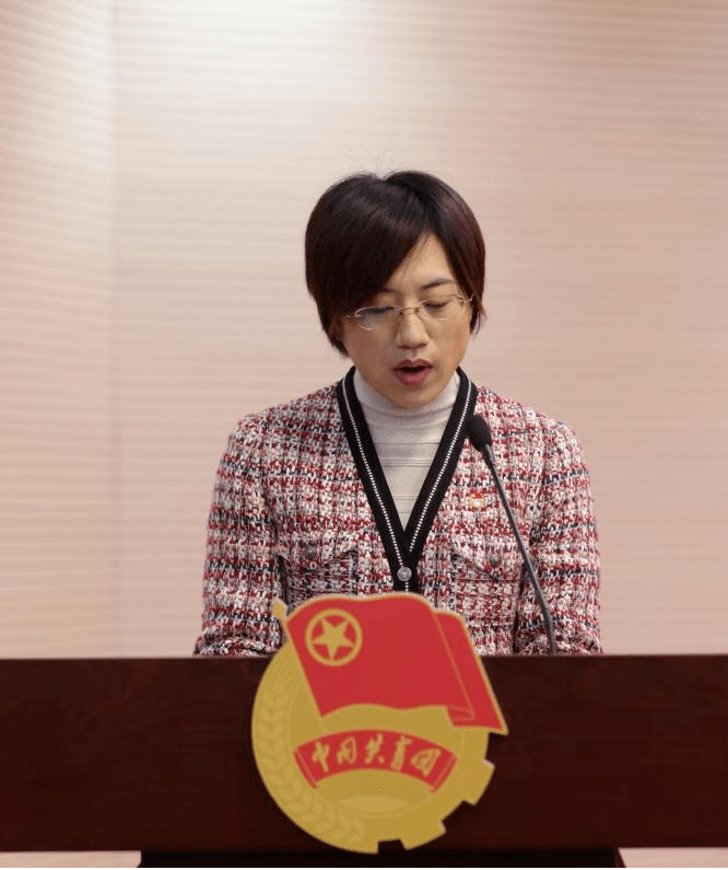 共青团武汉市委副书记雷静到会祝贺江汉区委副书记,区长叶文静,区委