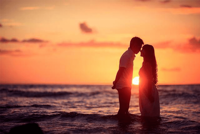 给男方的建议:当夫妻俩从热恋慢慢归于平淡的时,难免会看到对方身上的