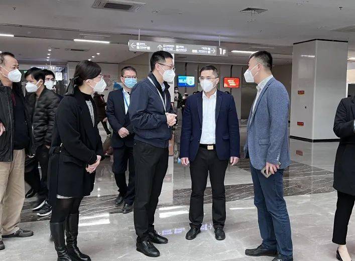 【暖心】市医保局党组书记苏松炎走访慰问医保窗口一