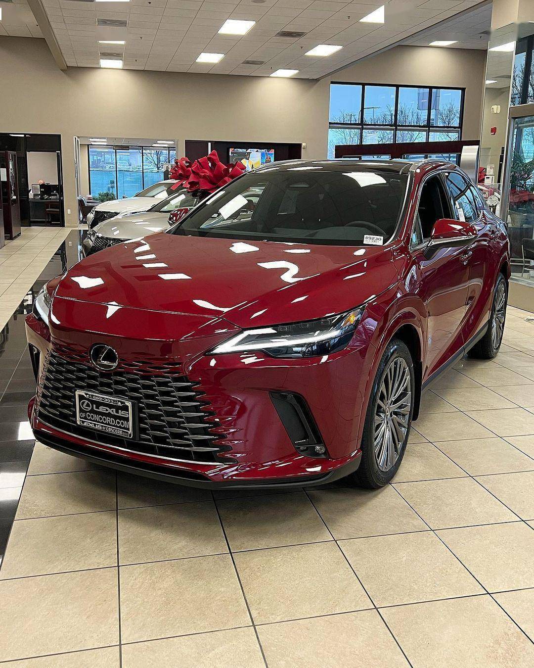 "酒红色"漆面 2.