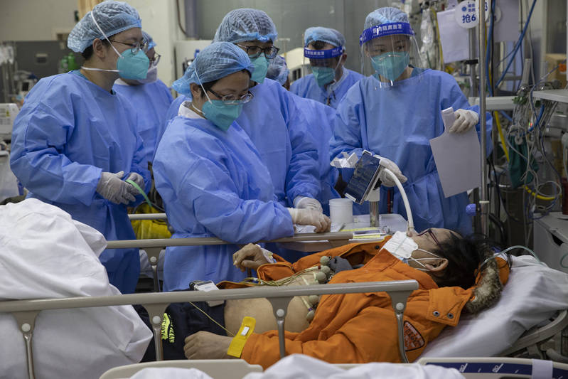 直击瑞金医院急诊抢救室:我们已经是满负荷救治_病人_患者_救护车