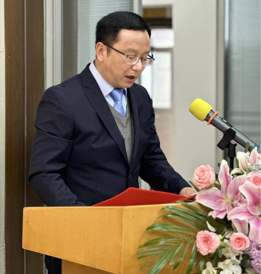 尤庆亮,张煊,陈文胜共同为武汉力地液压设备有限公司企业科协揭牌.