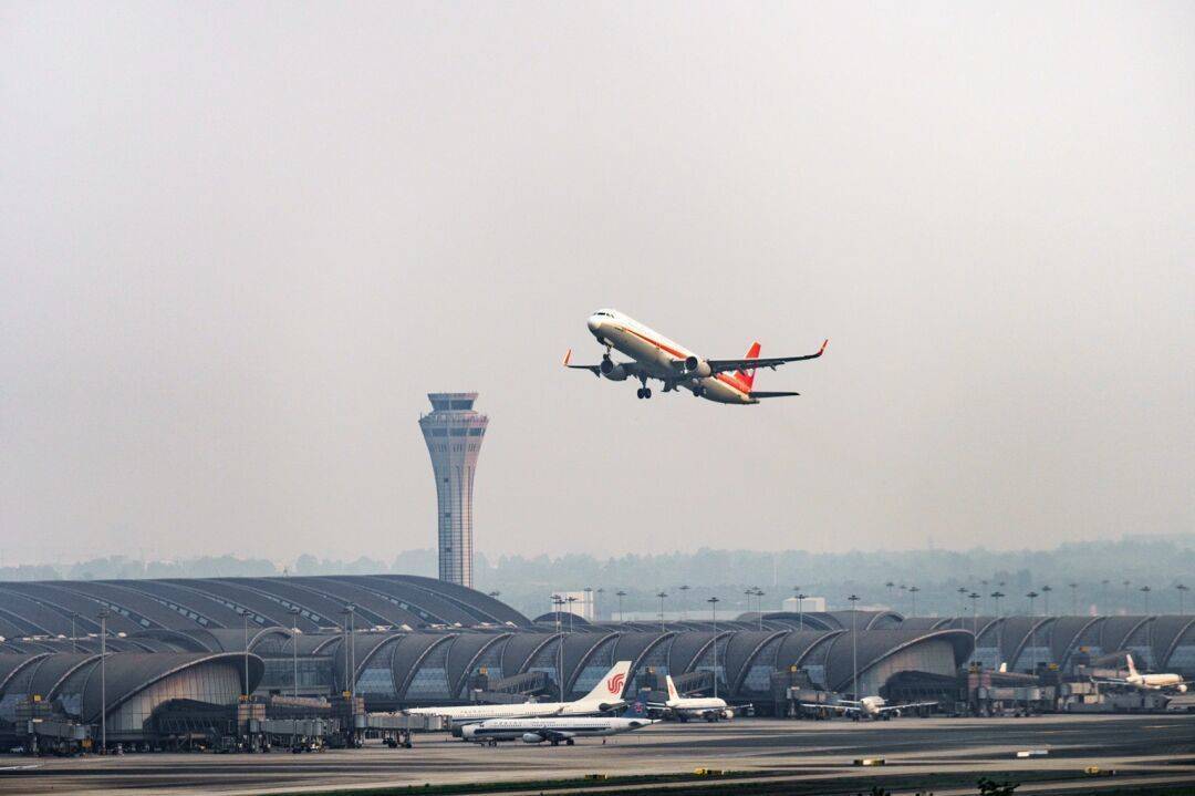 重庆市政协委员黄伟:建议成渝地区双城经济圈把航空产业纳入未来发展