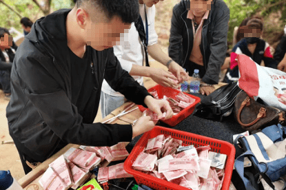 在山上干这种事,全栽了_农村_赌场_重点