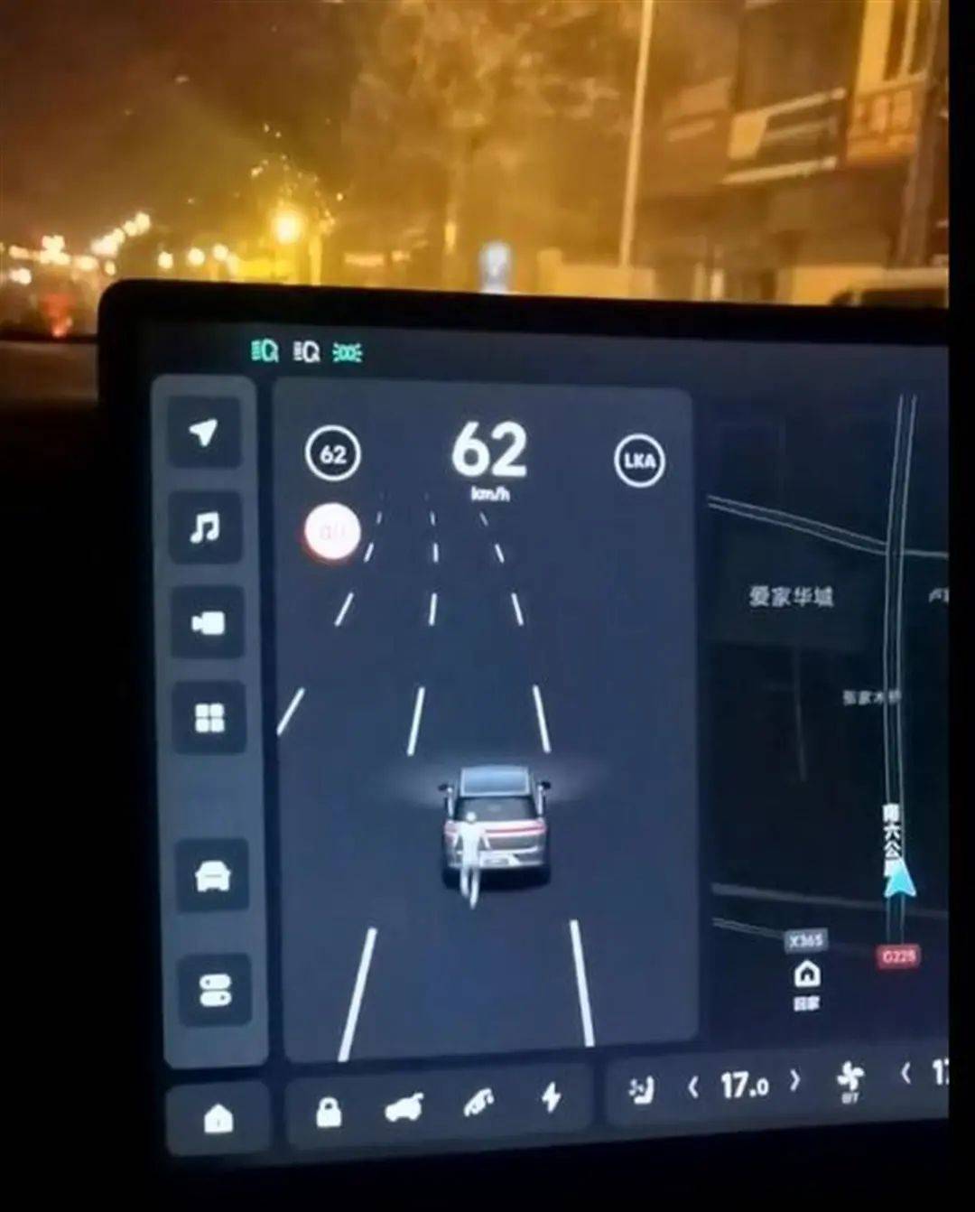 视频发布者表示大半夜一个人开车吓死我了是谁在