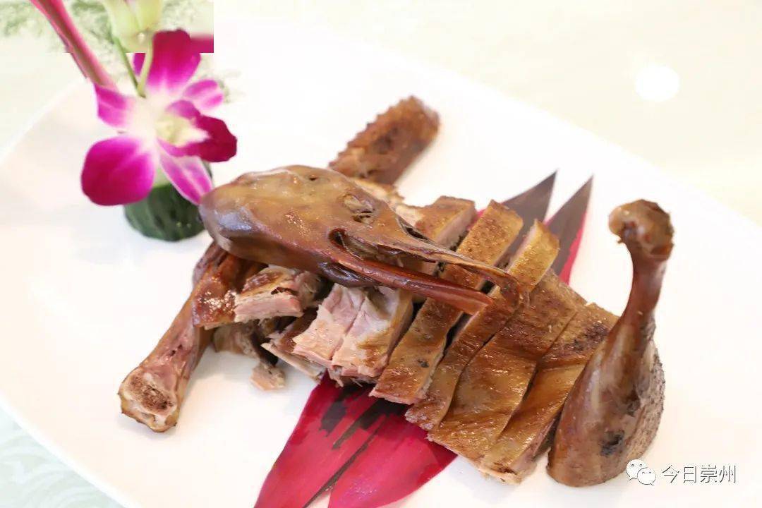 石观音板鸭用料考究,以老鸭子为原料,集腌,熏,卤之工艺精华于一体