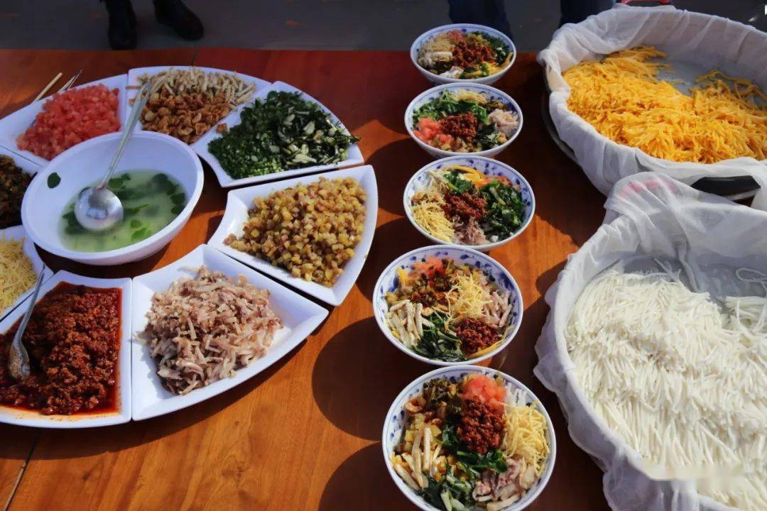 传家风——剑川县妇联组织开展2023年春节白族传统年俗体验活动_饵丝