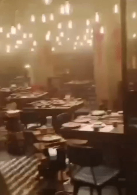 火锅店回应起火后要求顾客先结账再撤离：1分钟将火熄灭，不存在强制买单的情况
