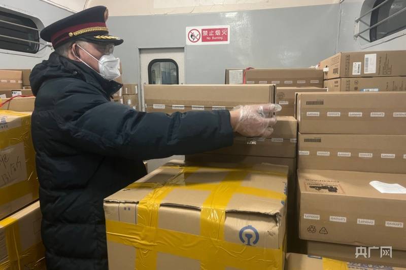 新春走基层丨行李员老陈的最后一个春运_陈国_货物_列车