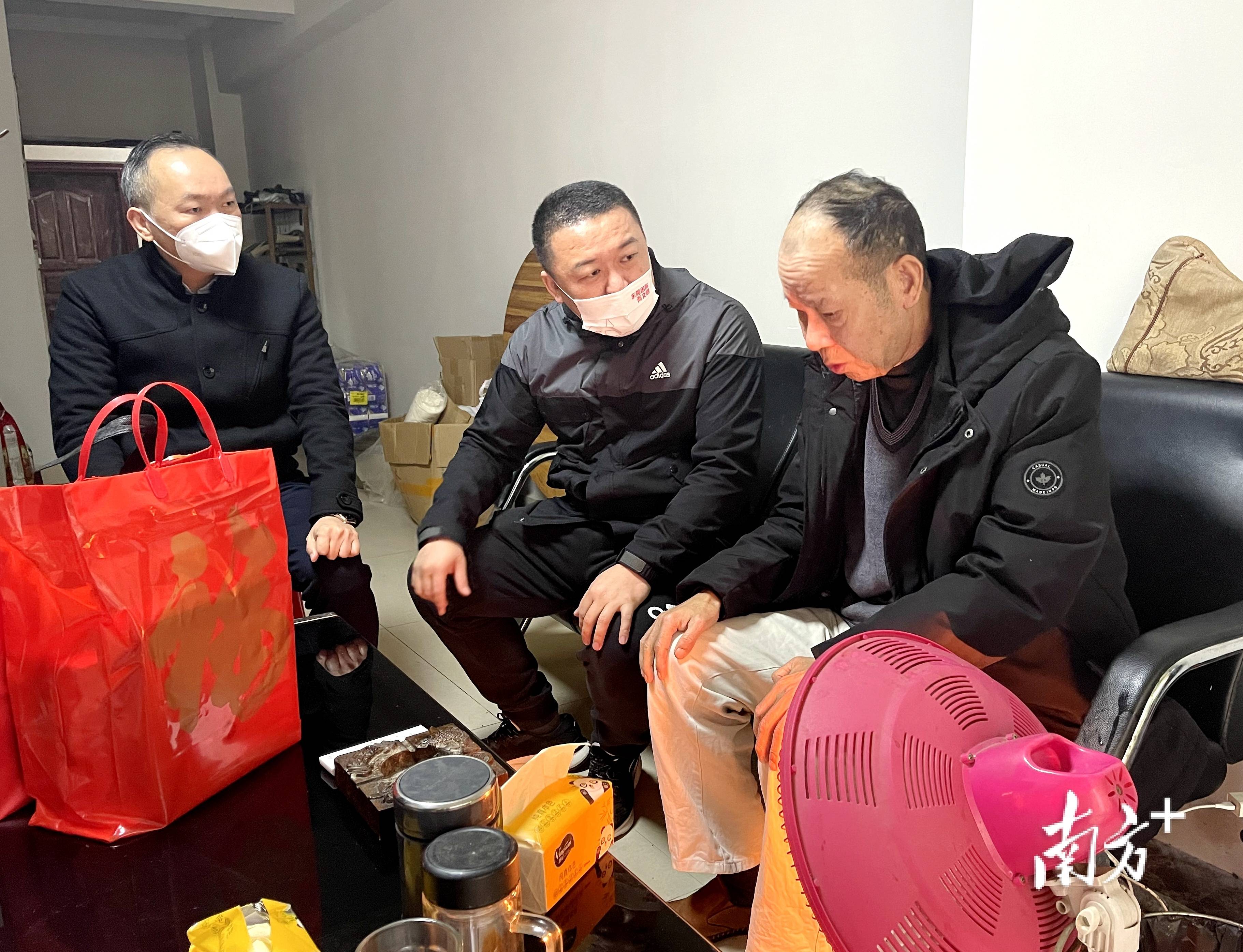 樟木头镇委委员罗永光参加活动