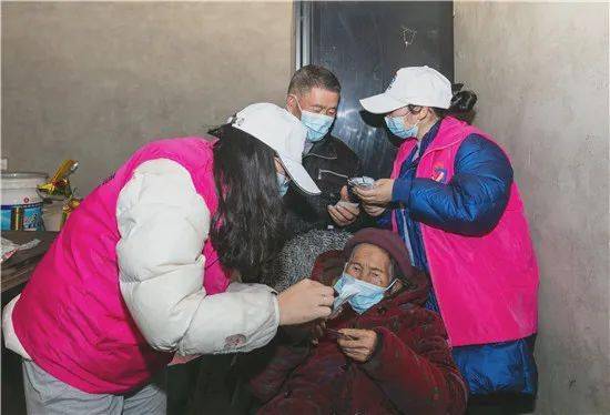 重庆南川：“防疫健康包”送到家，温暖健康过节有保障
