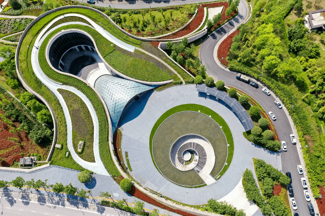 沿线包括金海湾滨江公园,九曲河公园,礼嘉智慧公园,华侨城滨江休闲带