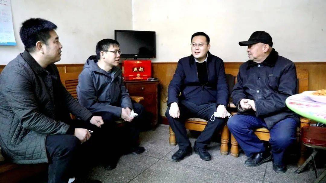 张锐,杨大伟进行走访慰问