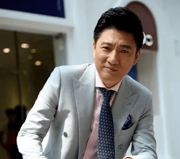 他拒绝了范爷追求,出道27年都无绯闻,如今娶护士为妻令人羡慕_韩青