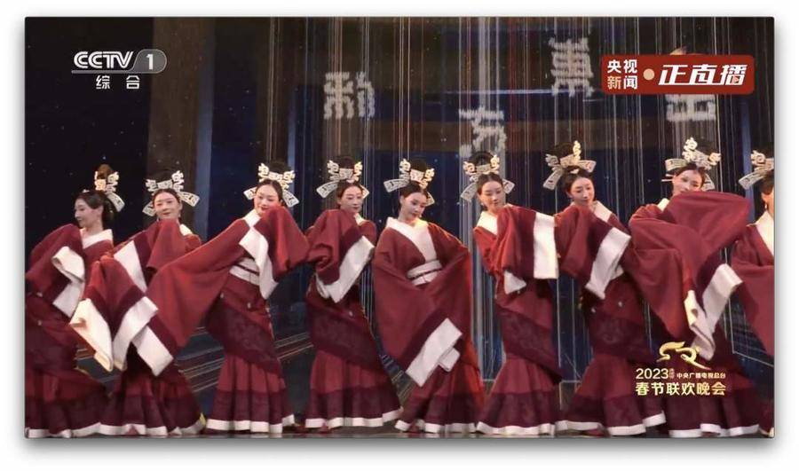 惊艳!春晚这支舞灵感来自和田出土的国家一级文物_五星_中国_织锦