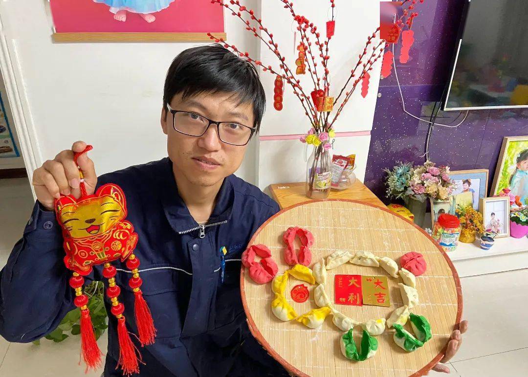 "气氛组"上线——在阜康园区,过年是这样的!_员工_车间_年夜饭
