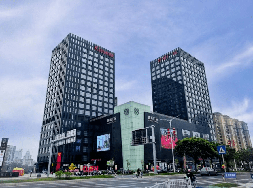 健威广场江门奥园广场江门奥园广场,位于丰乐路140号元宝山公园对面