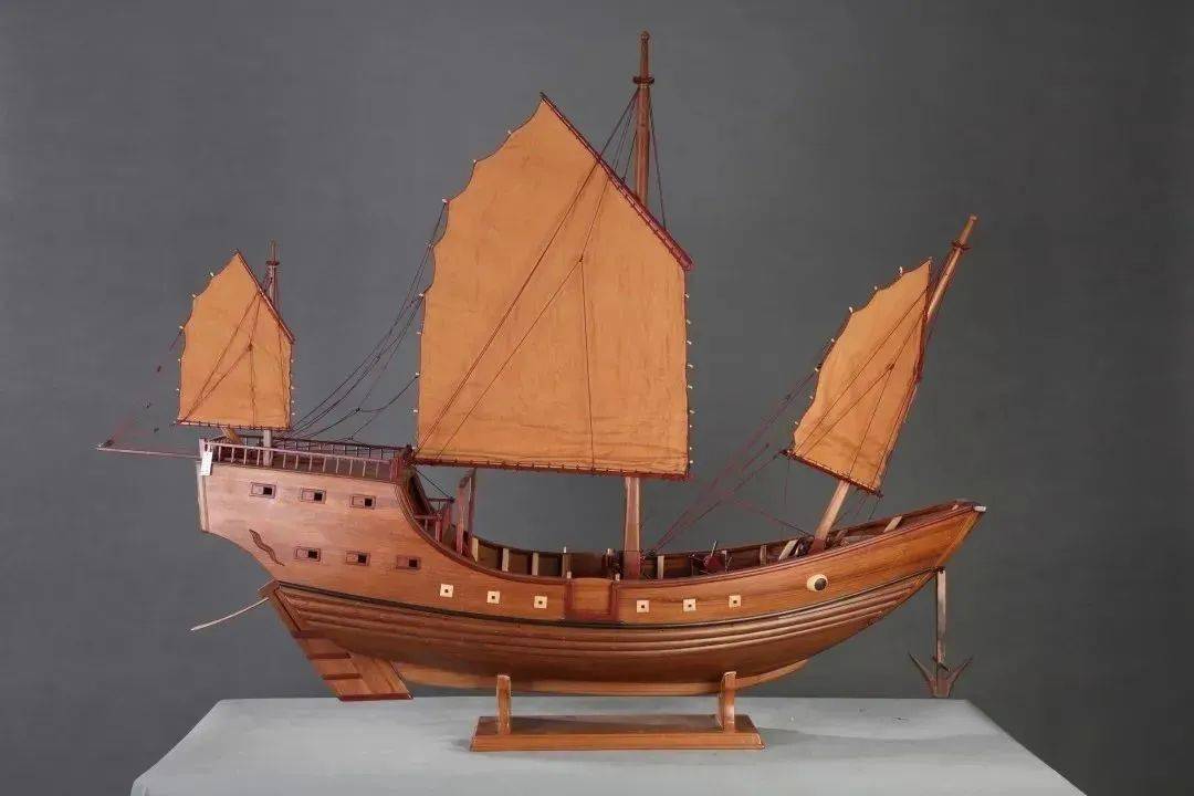 福船是对中国福建,江浙一带所造尖底海船的统称,具有结构坚固,载货量