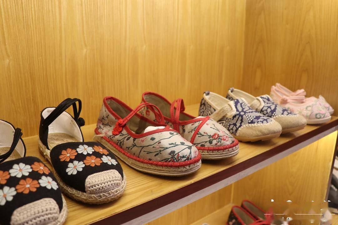 【文化·荟萃】雅路人麻鞋非遗工坊:老手艺绽放新魅力_甘谷_传承_手