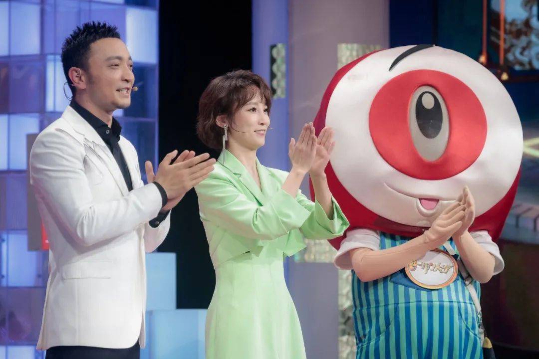 1月24日,央视综艺频道新一期的《开门大吉》,是主持人专场,都是