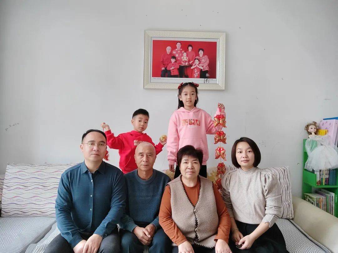 咔嚓!潍坊师生全家福拍好啦!_一家_小学_家人