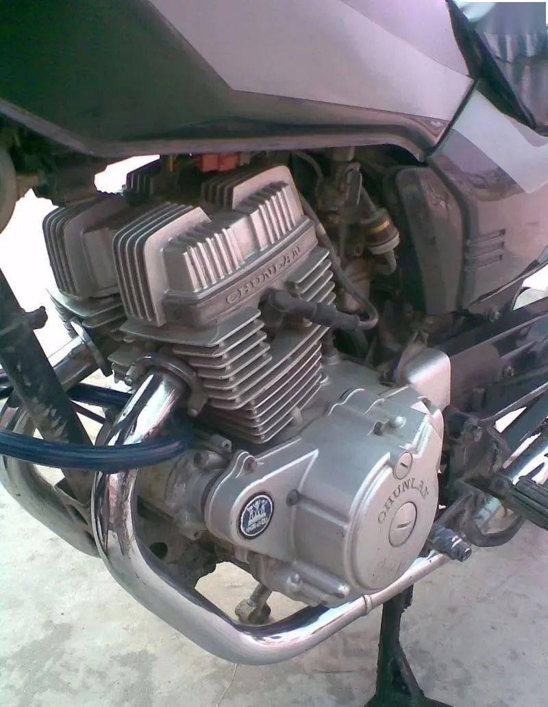 以本田cb125t,cm125为蓝本,于1994年面市的春兰cl125"虎,豹",是中国摩