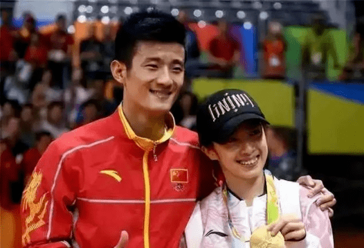 羽毛球明星排行榜_最新羽毛球男单排名!石宇奇探底至43!桃田贤斗丢前8!赵俊鹏稳(2)