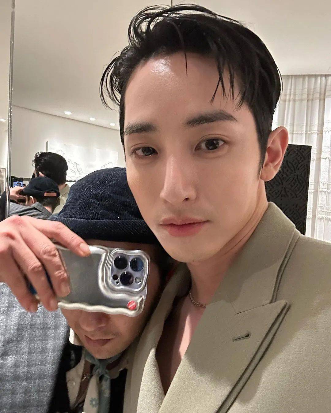 又来了!李洙赫和权志龙合照