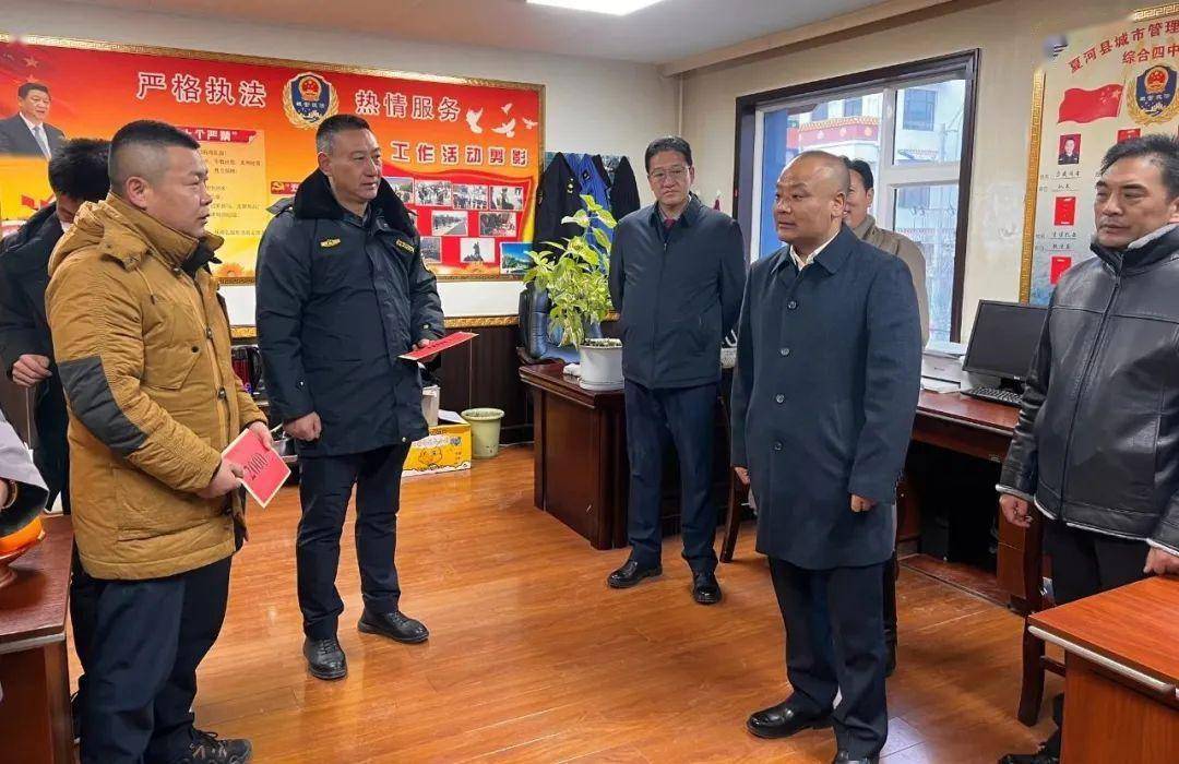 大年初一 杨海强走访慰问春节期间值班值守人员_工作_夏河_群众