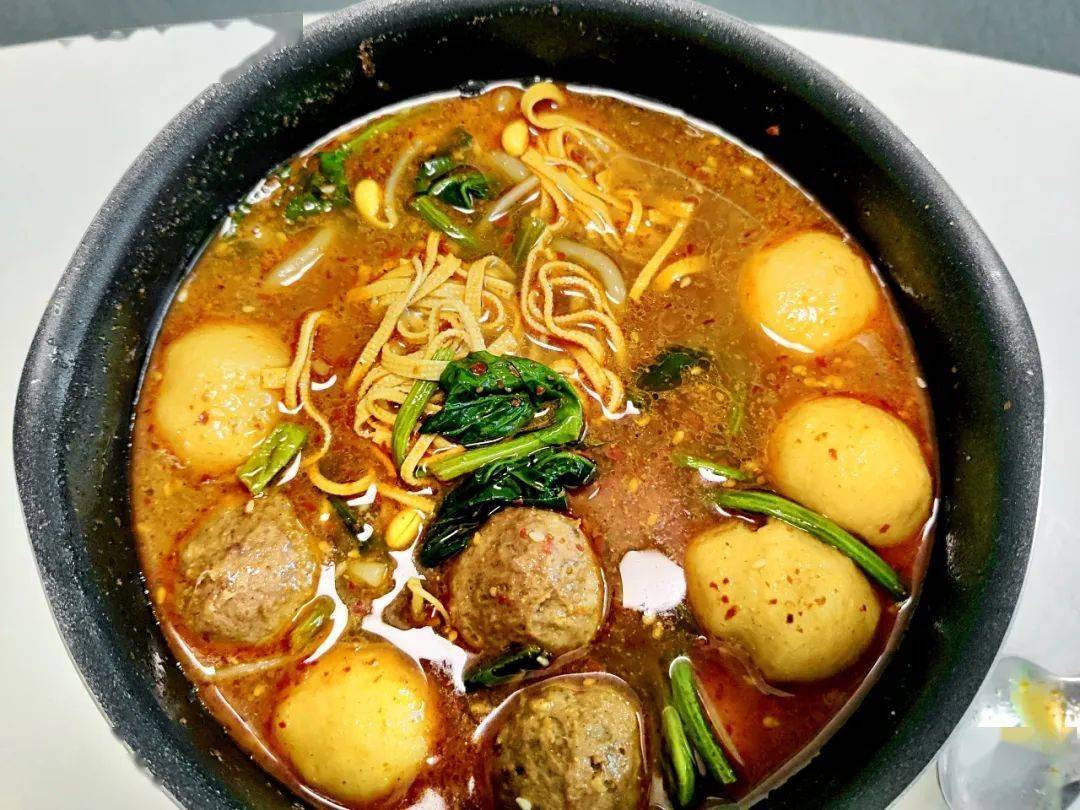 不用火锅底料的砂锅土豆粉 (刀削面) ,很爽!一点不比店里差!