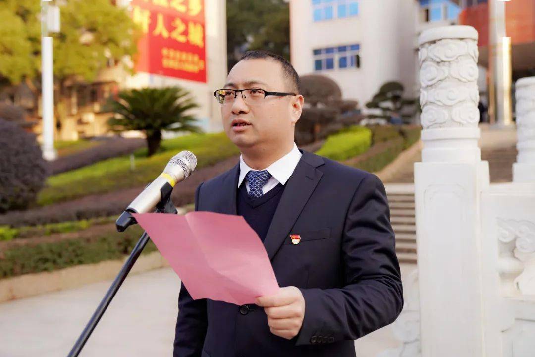 县委书记张润槐参加升国旗仪式并讲话精彩开篇,赢在开门.