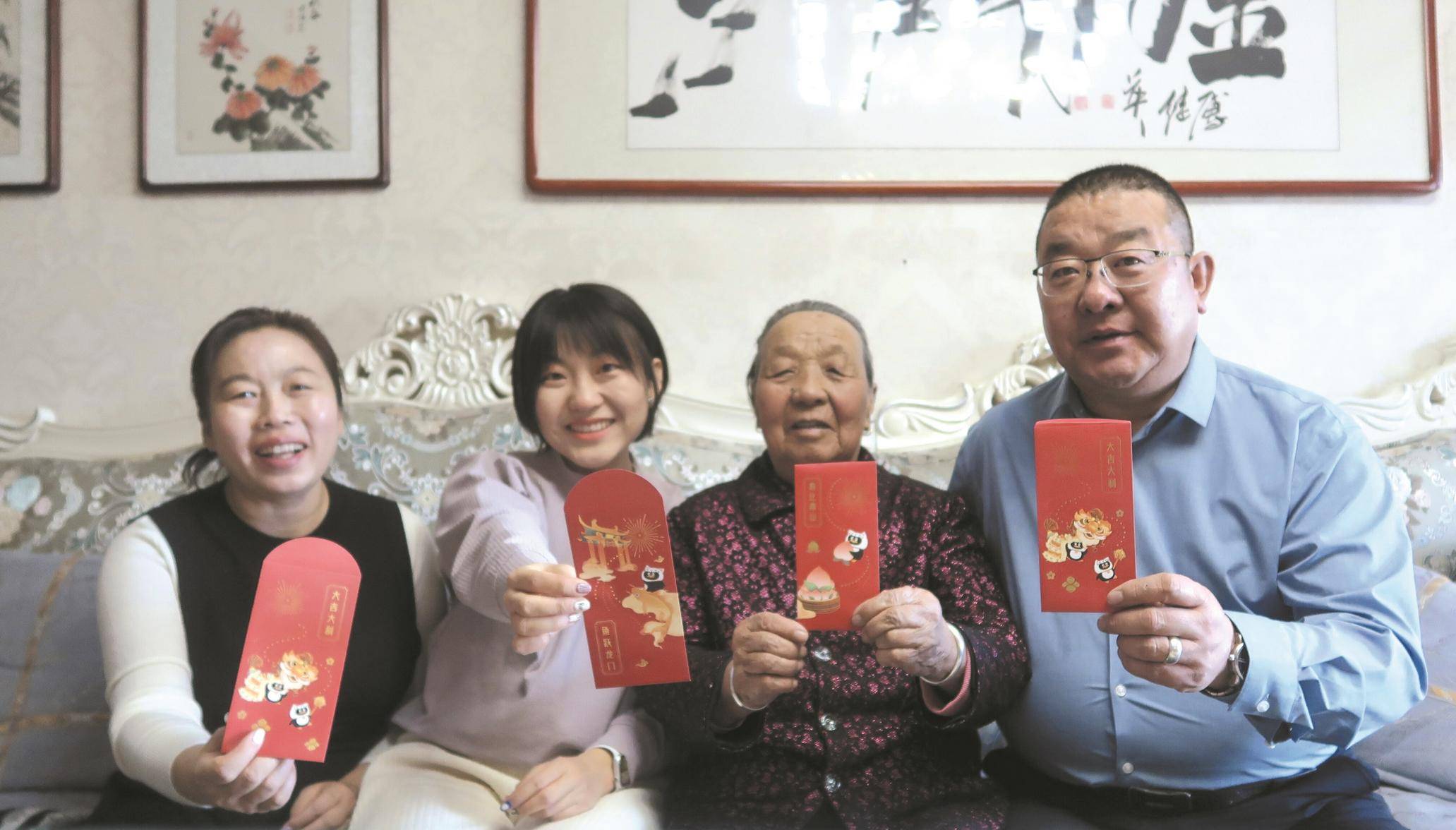 拍全家福成春节消费热点 武汉多家照相馆档期排得满满_女士_家人_服务